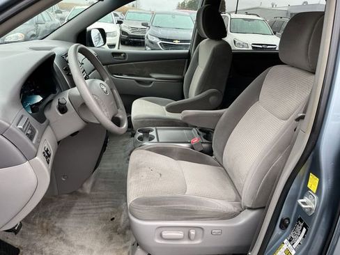 Used 2010 Toyota Sienna LE image 15