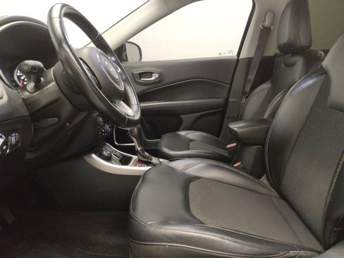 Used 2018 Jeep Compass Latitude w/ Popular Equipment Group AWD/4WD image 17