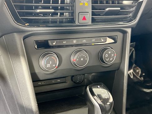 Used 2022 Volkswagen Taos SE w/ Driver Assistance Package image 15