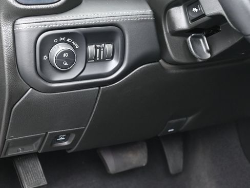 Used 2024 RAM 2500 Limited AWD/4WD image 23