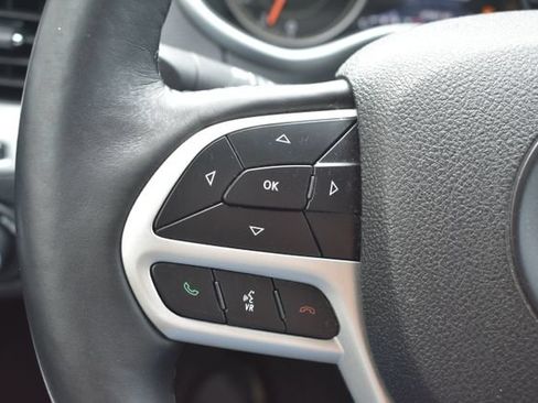 Used 2017 Jeep Cherokee Trailhawk w/ Comfort & Convenience Group AWD/4WD image 25