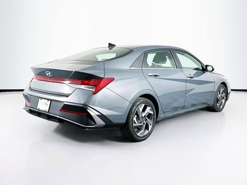 Used 2025 Hyundai Elantra SEL image 9
