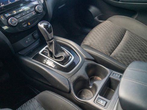 Used 2019 Nissan Rogue SV image 19