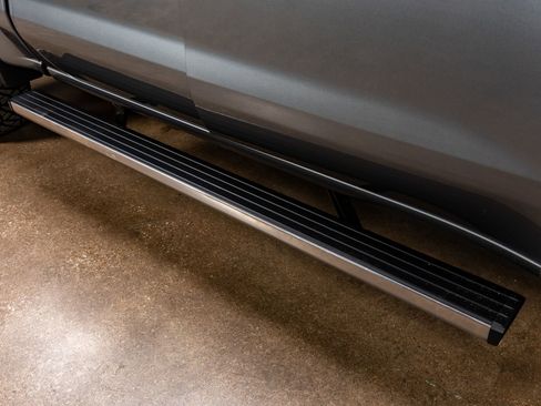 Used 2021 Chevrolet Silverado 1500 High Country w/ Technology Package image 13