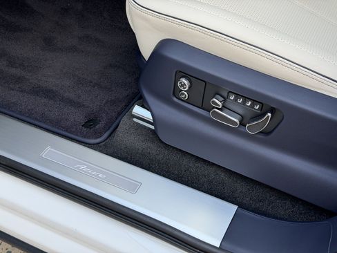 Certified 2023 Bentley Bentayga AWD/4WD image 18