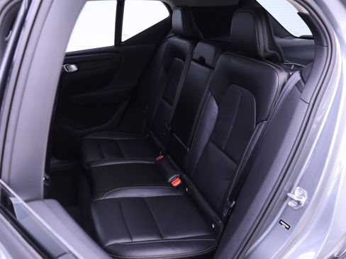 Used 2019 Volvo XC40 T5 Momentum image 15