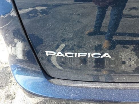 Used 2023 Chrysler Pacifica Limited image 15