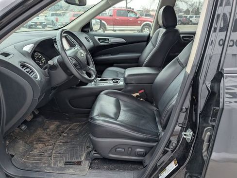 Used 2018 Nissan Pathfinder SL image 2