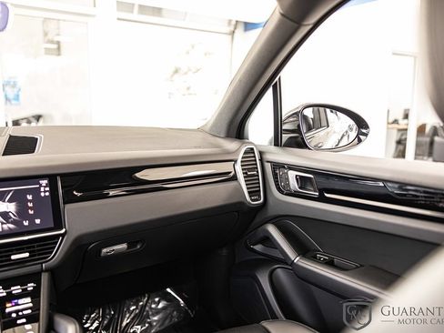 Used 2023 Porsche Cayenne w/ Premium Package AWD/4WD image 39