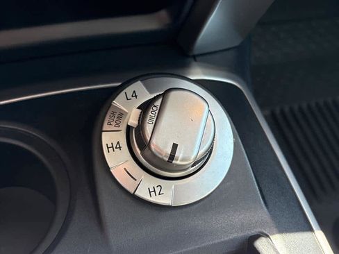 Used 2018 Toyota 4Runner SR5 Premium AWD/4WD image 18