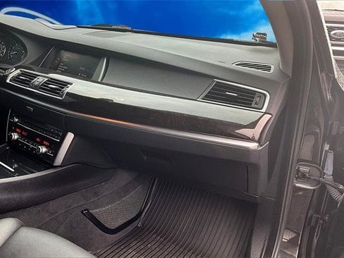 Used 2017 BMW 535i Gran Turismo image 16