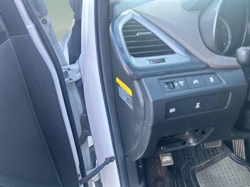 Used 2016 Hyundai Santa Fe Sport image 13