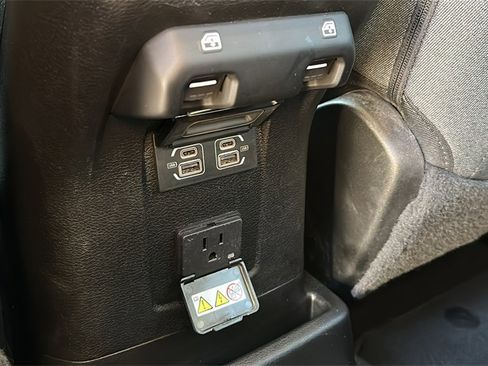 Used 2025 Jeep Wrangler Unlimited Sahara image 28