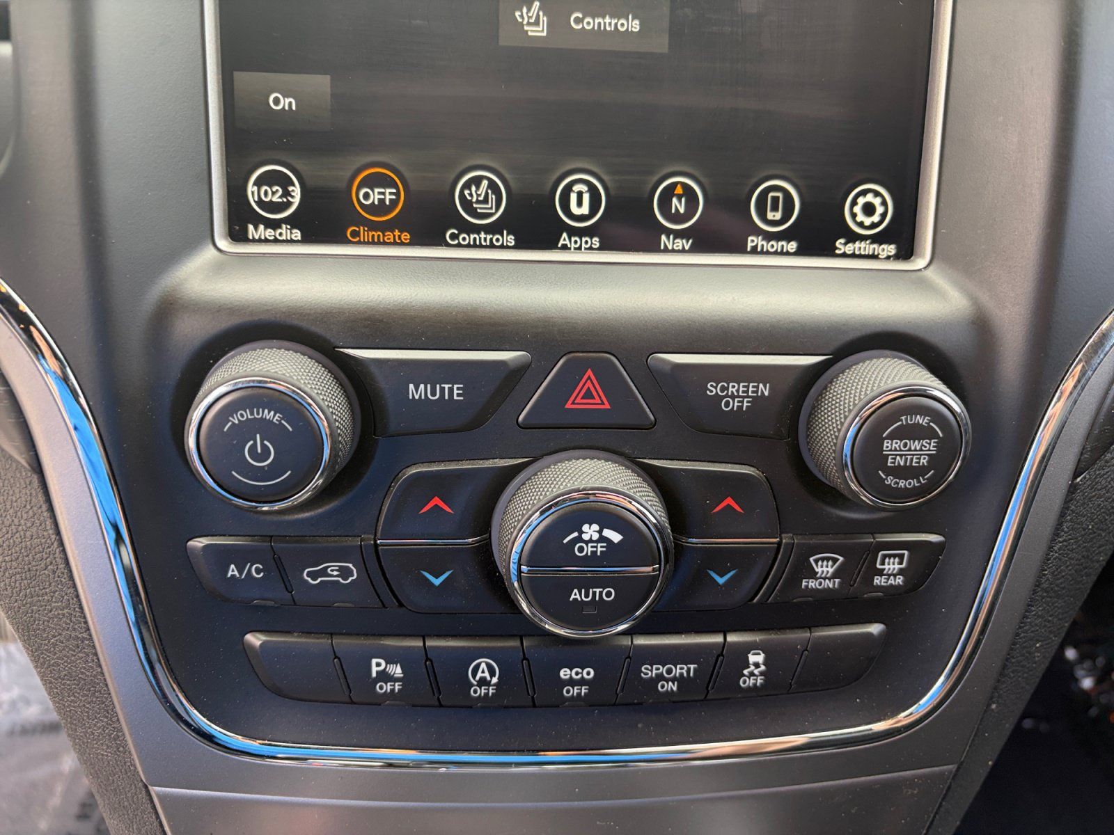 Used 2018 Jeep Grand Cherokee Altitude RWD image 21