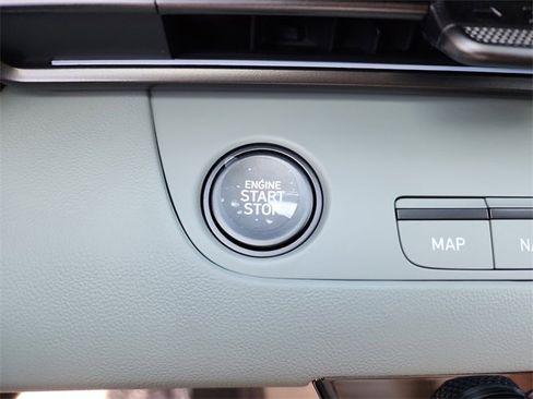 New 2025 Hyundai Elantra Limited image 28