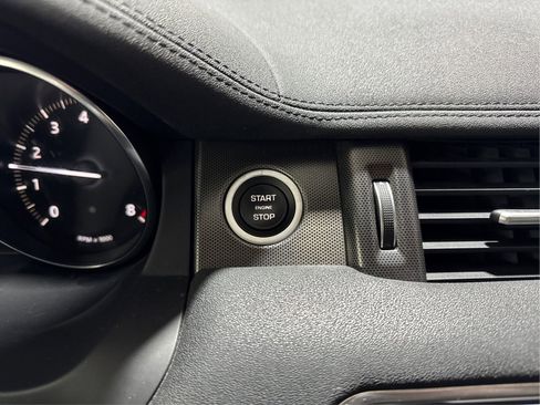 Used 2018 Land Rover Range Rover Evoque SE image 25