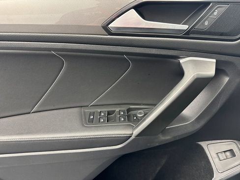 Used 2024 Volkswagen Tiguan SE image 10