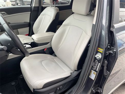 Used 2023 Kia Sportage EX image 19