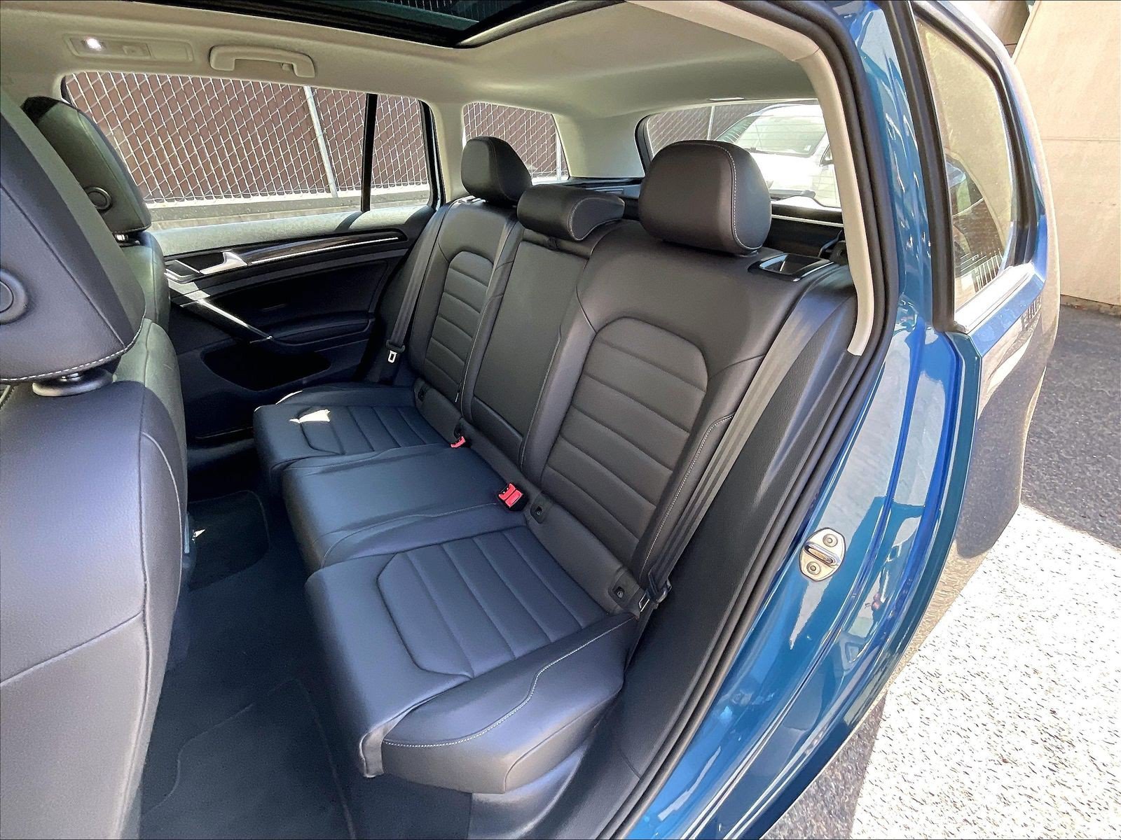 Used 2015 Volkswagen Golf TDI SEL FWD image 25