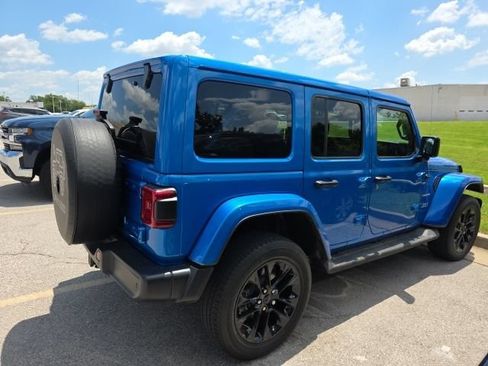 Used 2022 Jeep Wrangler Unlimited Sahara w/ Safety Group AWD/4WD image 6
