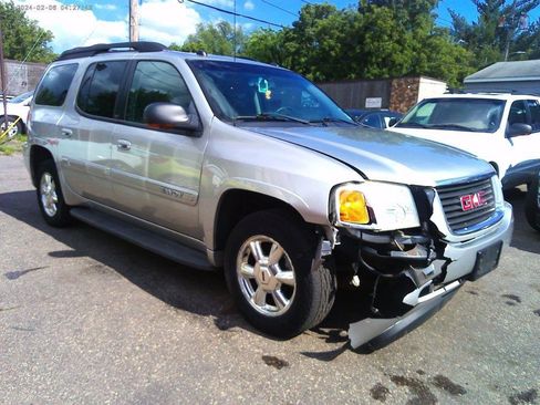 Used 2005 GMC Envoy XL SLT AWD/4WD image 2