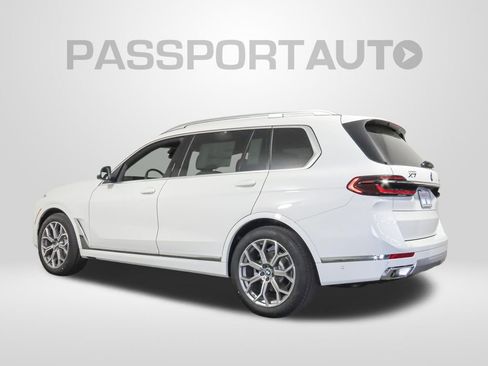 Used 2025 BMW X7 xDrive40i w/ Parking Assistance Package AWD/4WD image 3