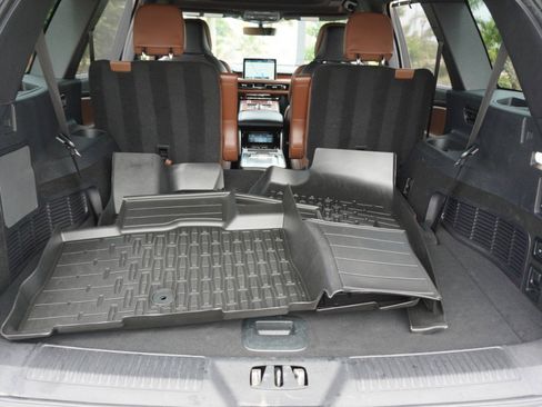 Used 2023 Lincoln Aviator Reserve w/ Equipment Group 201A AWD/4WD image 36