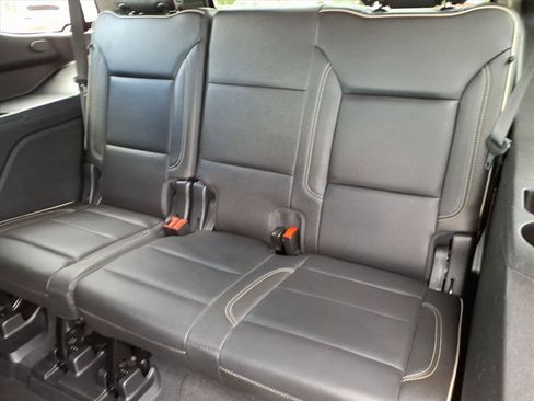 Used 2022 GMC Yukon SLT w/ SLT Premium Package AWD/4WD image 14