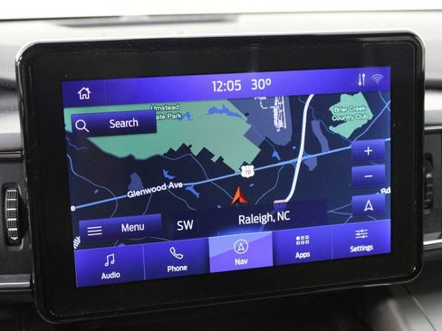 Used 2021 Ford Explorer XLT w/ Equipment Group 202A image 8