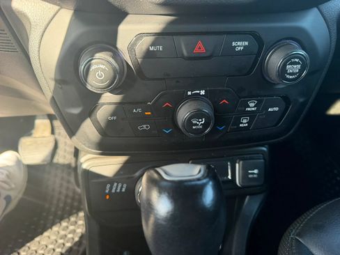 Used 2020 Jeep Renegade Altitude AWD/4WD image 77