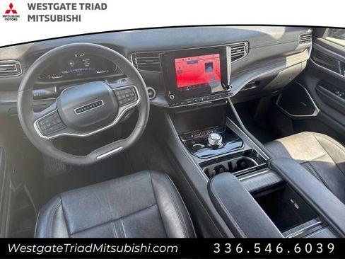 Used 2023 Jeep Wagoneer L Series II AWD/4WD image 11