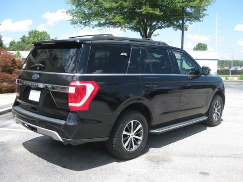 Used 2018 Ford Expedition XLT w/ Equipment Group 202A AWD/4WD image 7
