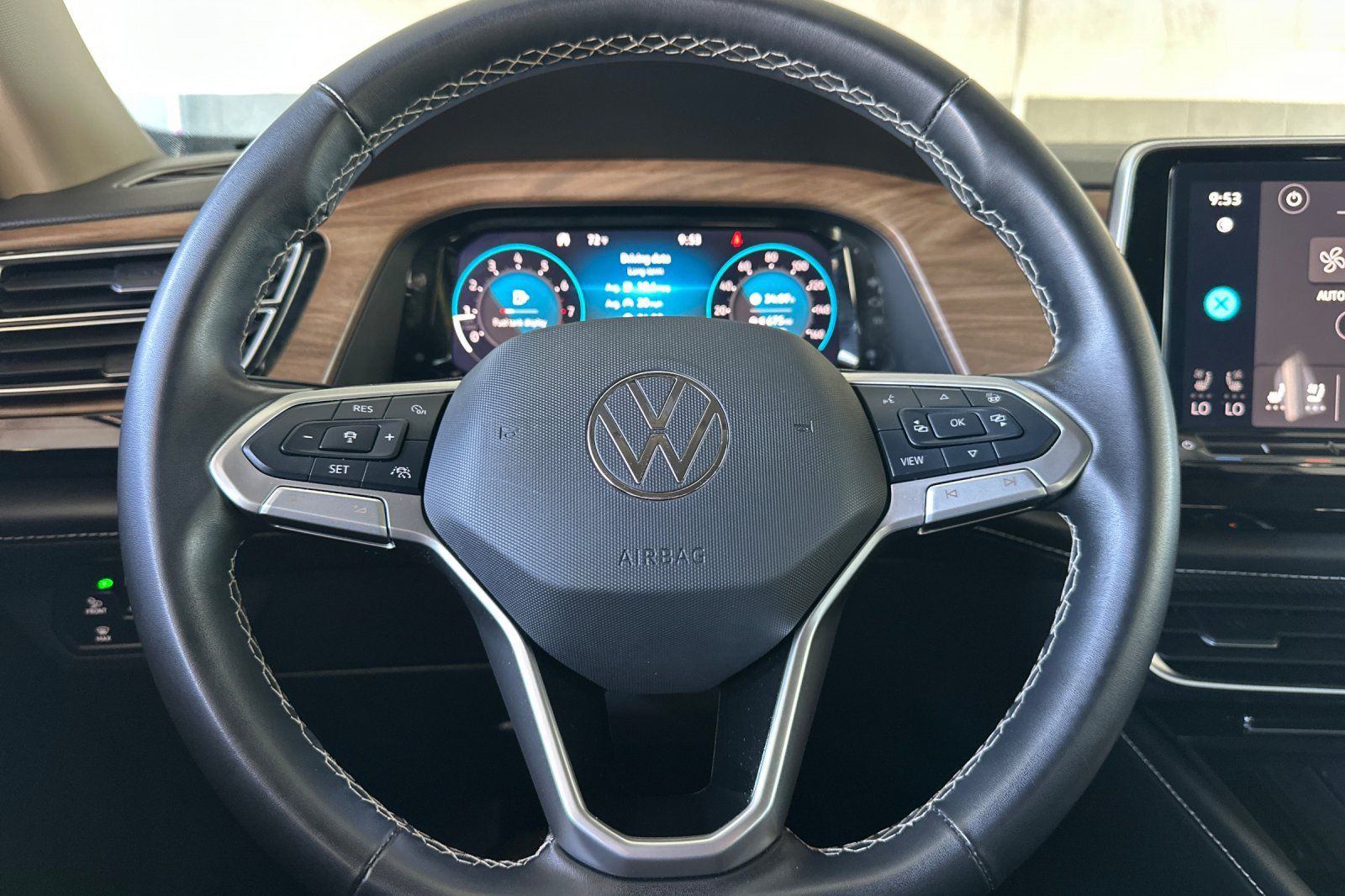 Used 2025 Volkswagen Atlas SE AWD/4WD image 23