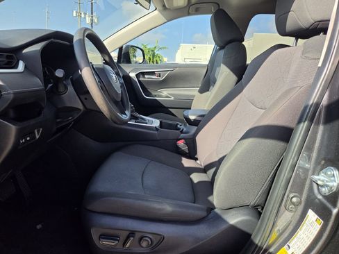 Used 2025 Toyota RAV4 XLE FWD image 27