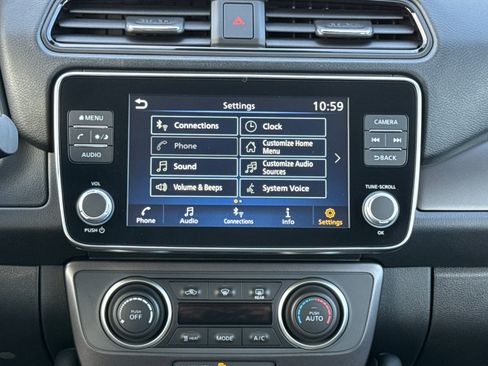 Used 2025 Nissan Leaf S image 23