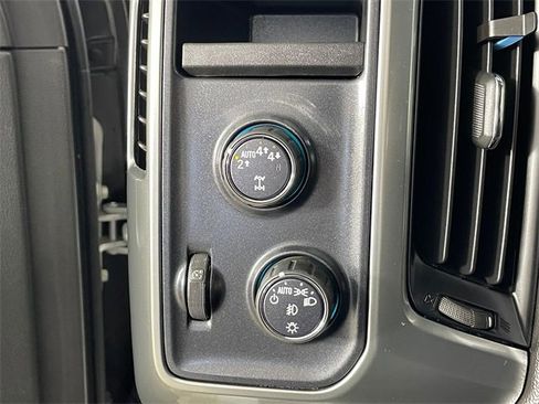 Used 2018 Chevrolet Silverado 1500 LT w/ LT Eassist Package image 13