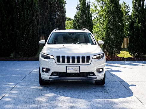 Used 2019 Jeep Cherokee Overland w/ Technology Group AWD/4WD image 3