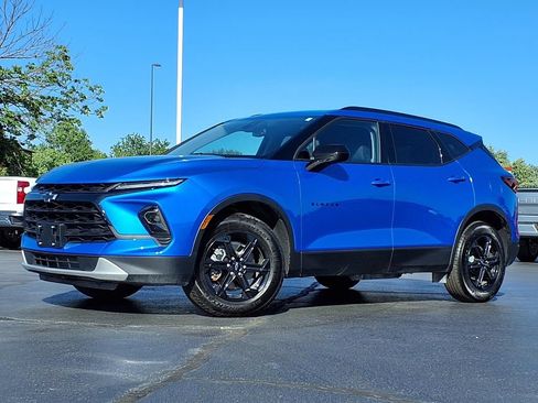 Used 2024 Chevrolet Blazer LT w/ Convenience Package FWD image 2