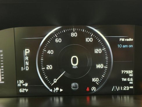 Used 2018 Volvo XC90 T5 Momentum w/ Convenience Package image 6