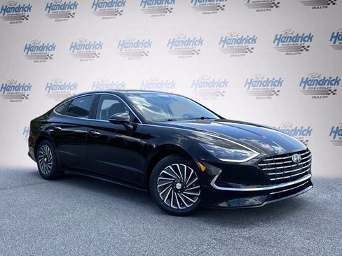 Used 2023 Hyundai Sonata Limited w/ Cargo Package FWD image 2