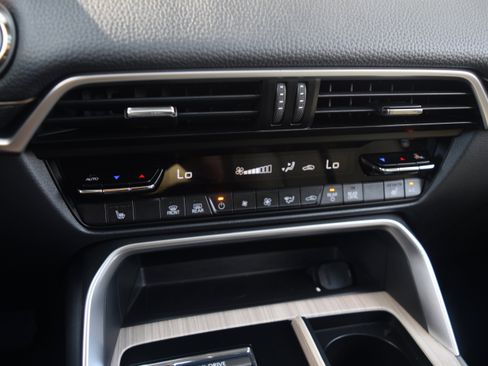 Used 2025 MAZDA CX-70 Plug-In Hybrid w/ Premium Pkg image 11