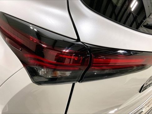 Used 2024 Toyota Highlander Platinum AWD/4WD image 30