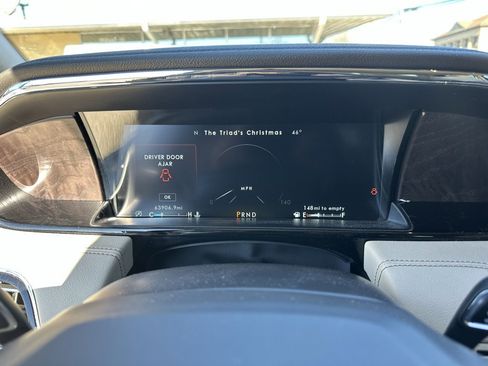 Used 2021 Lincoln Navigator Reserve w/ Luxury Package image 25