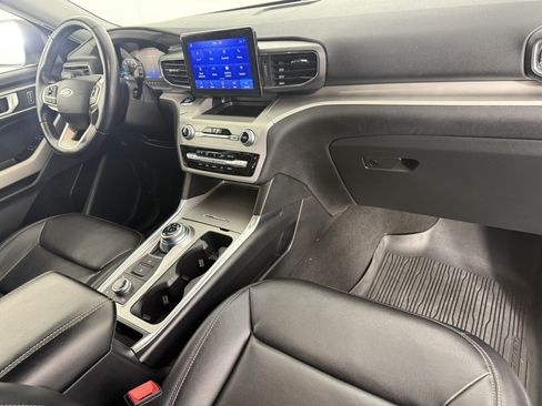 Used 2021 Ford Explorer XLT w/ Equipment Group 202A AWD/4WD image 11