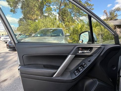 Used 2015 Subaru Forester 2.5i Limited AWD/4WD image 8
