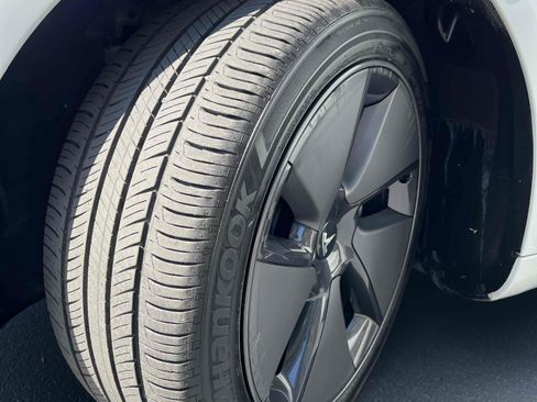 Used 2023 Tesla Model 3 Standard Range image 12