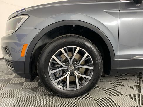 Used 2018 Volkswagen Tiguan SE w/ Panoramic Sunroof Package FWD image 11