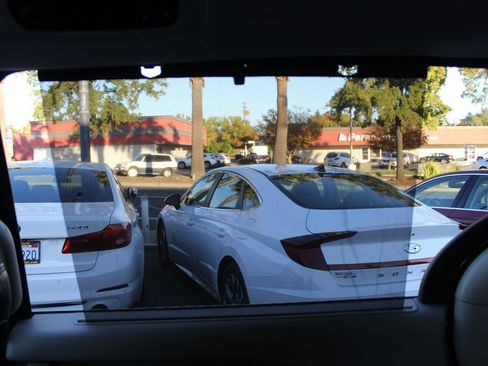 Used 2017 Chrysler Pacifica Platinum image 27