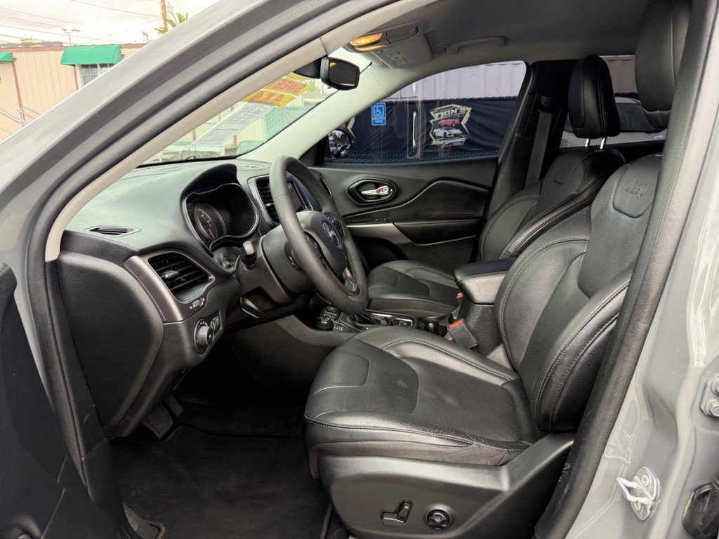 Used 2021 Jeep Cherokee Latitude Lux w/ Trailer Tow Group AWD/4WD image 17