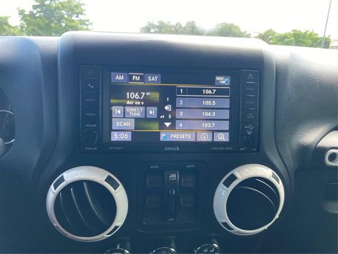 Used 2015 Jeep Wrangler Unlimited Sahara AWD/4WD image 12